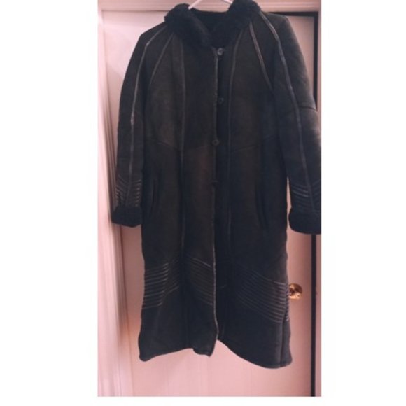 DARK GREEN LUXURY GENUINE SHEARLING COAT WITH LEATHER STRIP. - Picture 1 of 10